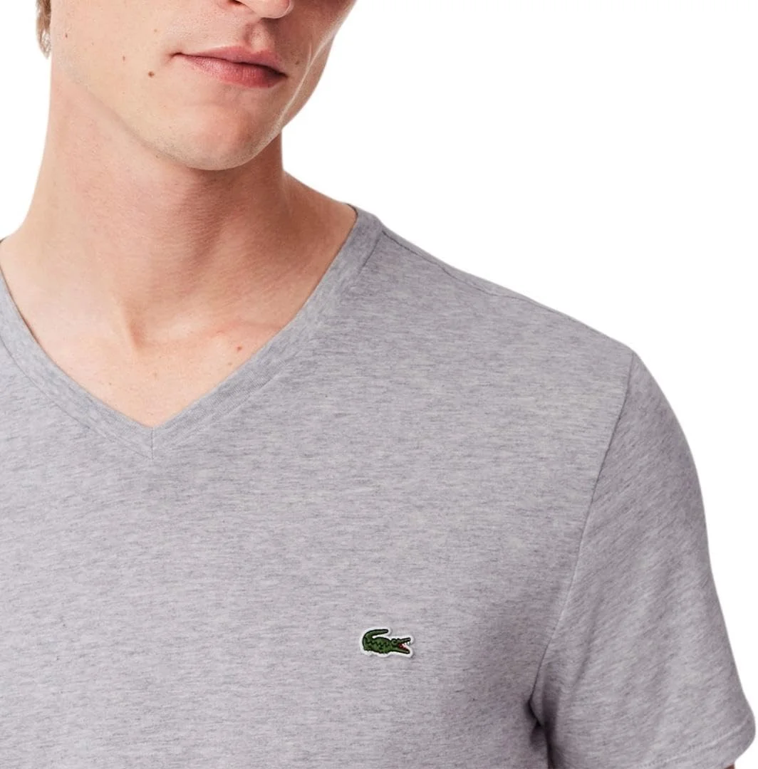 تی شرت آستین کوتاه یقه هفت مردانه لاکوست، تهیه شده از پنبه پیما تی شرت آستین کوتاه یقه هفت مردانه لاکوست، تهیه شده از پنبه پیما