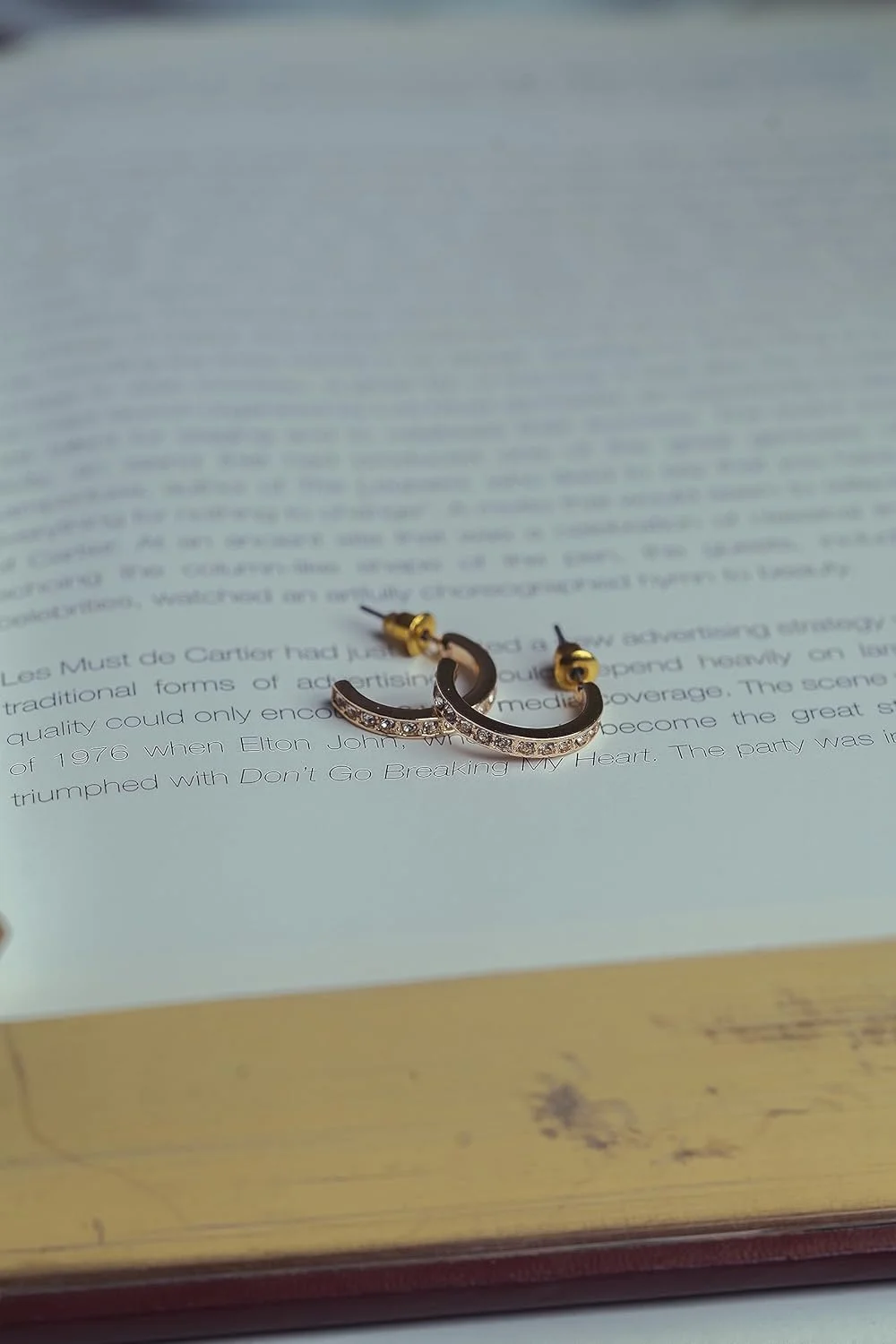 ست متنوع 6 عددی گوشواره میخی آمیکا - سبک، ضد حساسیت، مناسب برای گوش های حساس - طلایی ست متنوع 6 عددی گوشواره میخی آمیکا - سبک، ضد حساسیت، مناسب برای گوش های حساس - طلایی