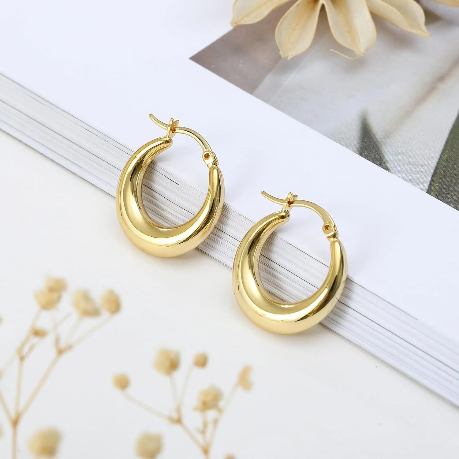 گوشواره های طلایی زنانه، گوشواره های حلقه ای طلایی سبک و مد روز برای زنان، گوشواره های طلایی ضخیم ضد حساسیت با روکش طلای 14 عیار، گوشواره های طلایی ظریف و ساده برای هدیه جواهرات گوشواره های طلایی زنانه، گوشواره های حلقه ای طلایی سبک و مد روز برای زنان، گوشواره های طلایی ضخیم ضد حساسیت با روکش طلای 14 عیار، گوشواره های طلایی ظریف و ساده برای هدیه جواهرات