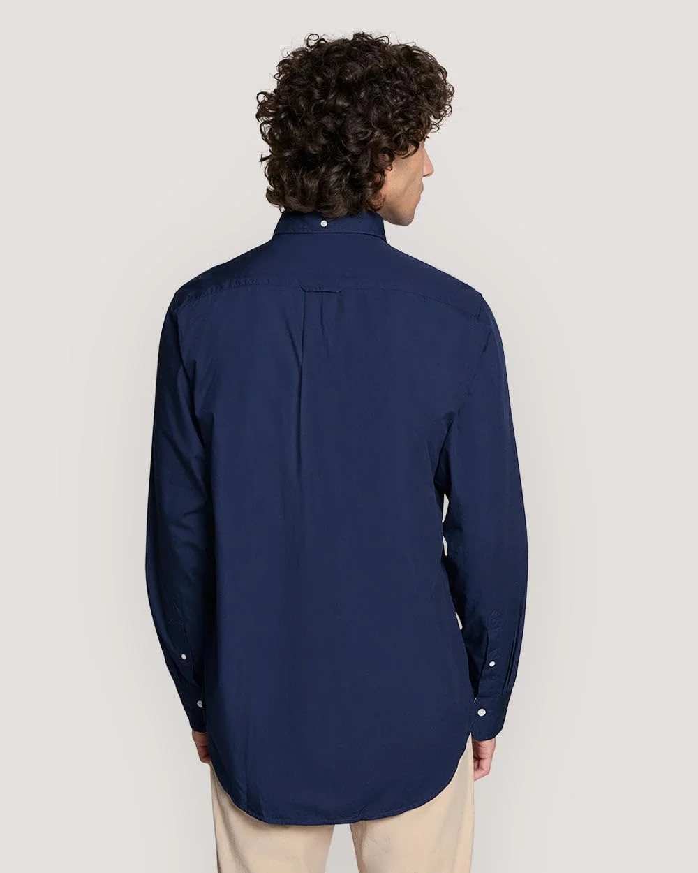 پیراهن مردانه GANT با بافت پاپلین و یقه دکمه دار