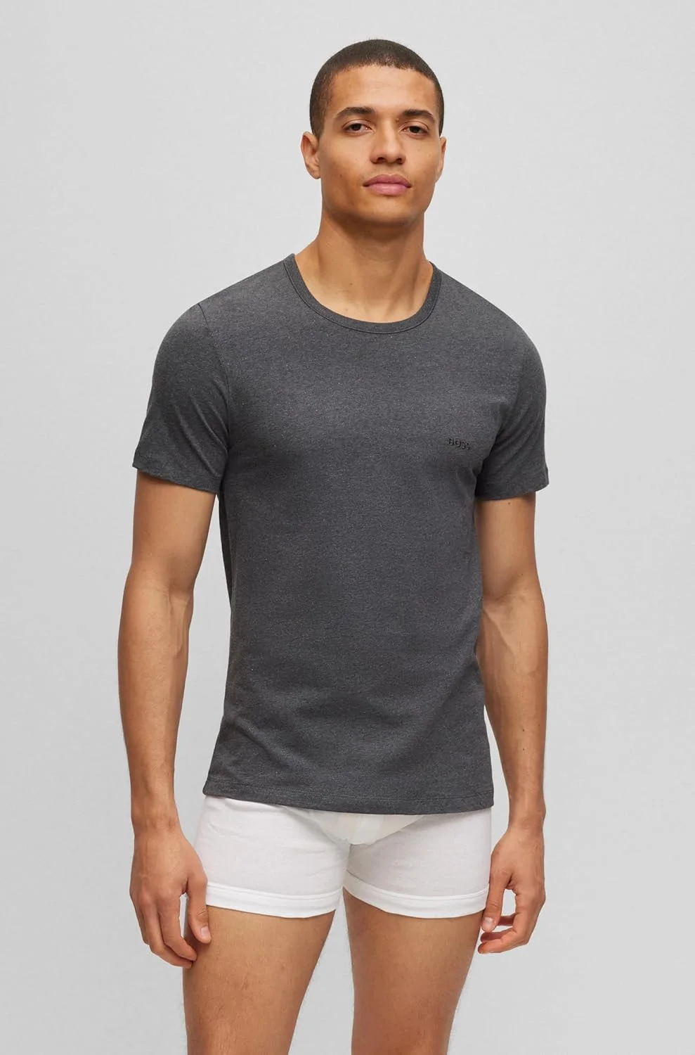 تی شرت مردانه BOSS مدل یقه گرد، بسته 3 عددی، جنس پنبه ای تی شرت مردانه BOSS مدل یقه گرد، بسته 3 عددی، جنس پنبه ای