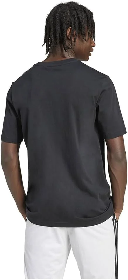 تی شرت گرافیکی مردانه آدیداس با حاشیه پرچمی تی شرت گرافیکی مردانه آدیداس با حاشیه پرچمی