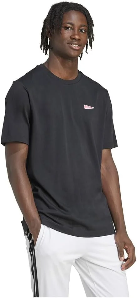 تی شرت گرافیکی مردانه آدیداس با حاشیه پرچمی تی شرت گرافیکی مردانه آدیداس با حاشیه پرچمی