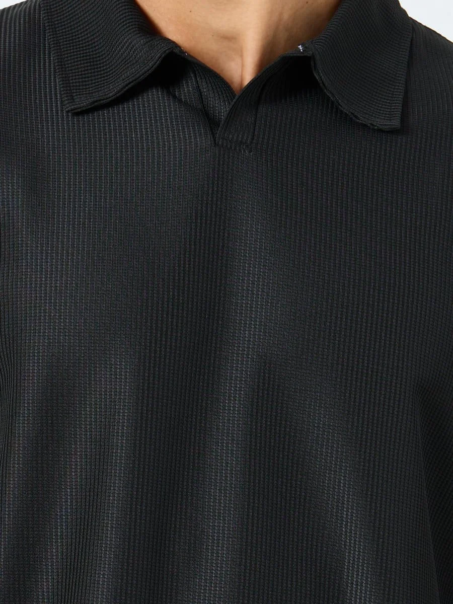 پولوشرت مردانه استایلی با بافت طرح‌دار و مدل آزاد با یقه باز