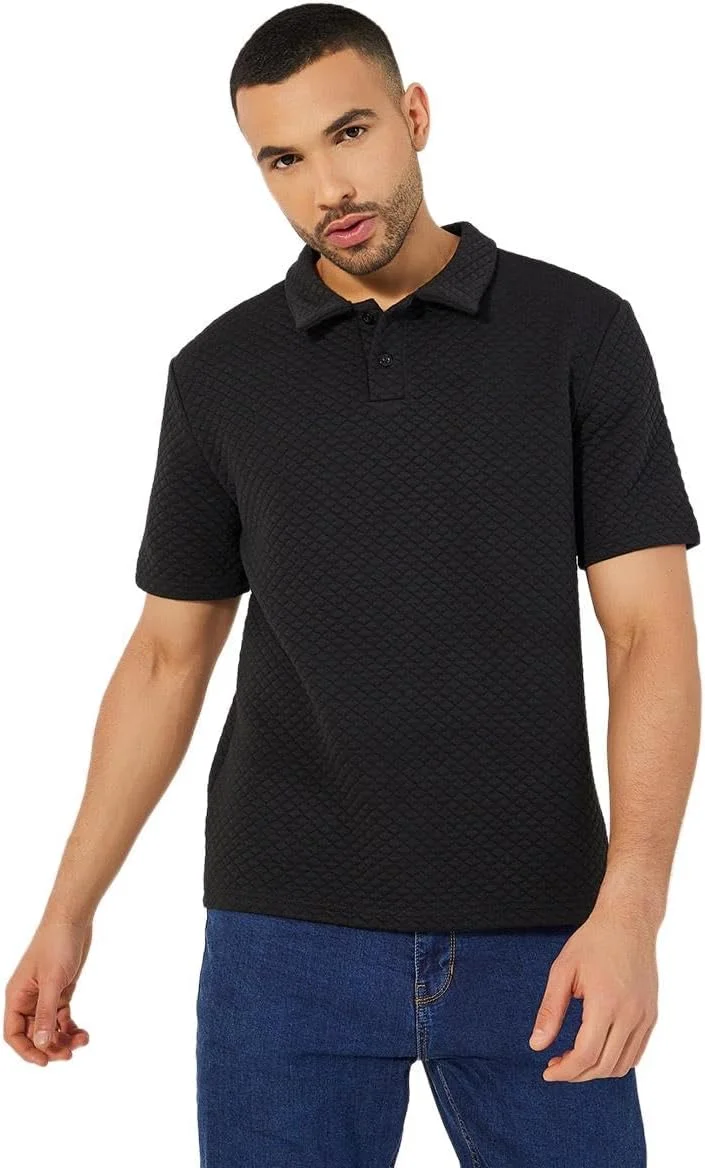 پلوور مردانه استایلی با طرح لوزی مورب و بافت دار، نیم دکمه و مدل ریلکس