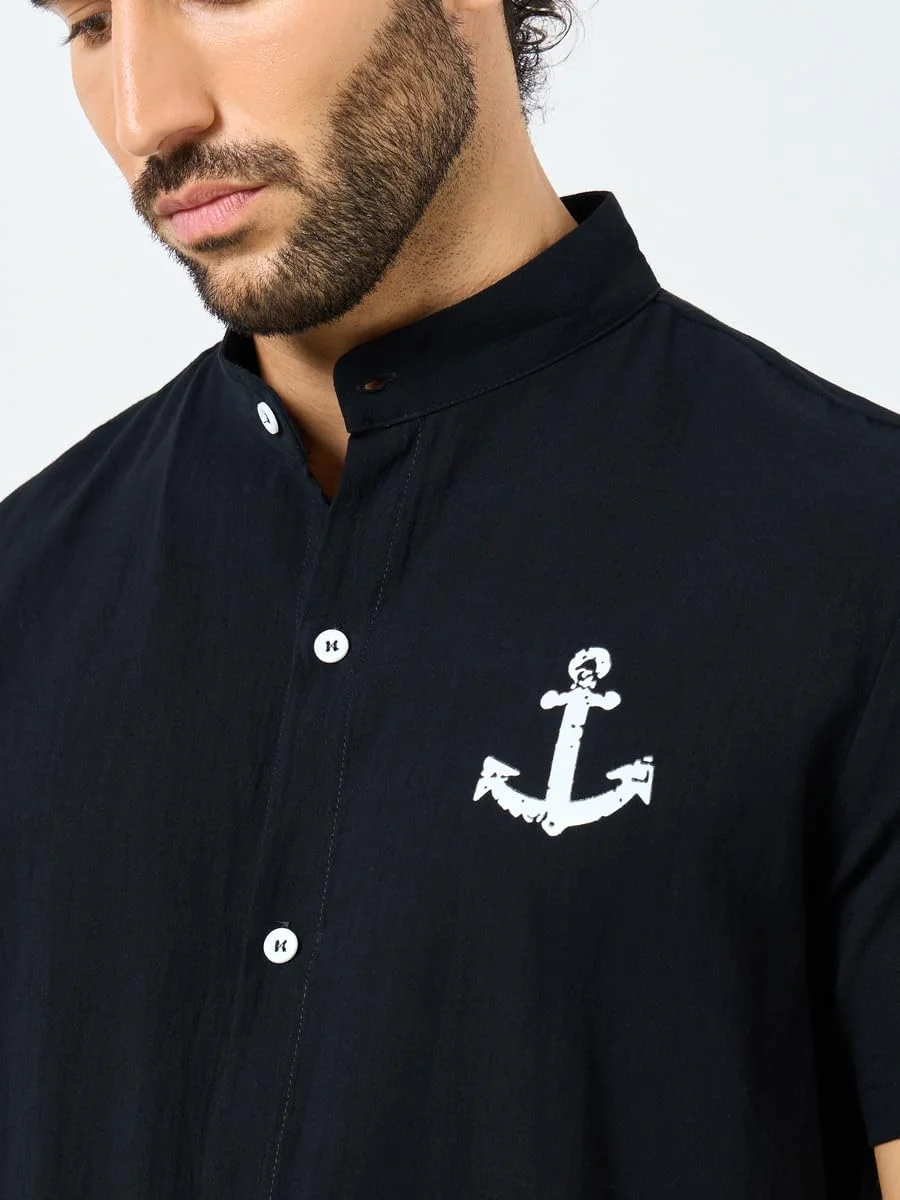 پیراهن آستین کوتاه مردانه STYLI با طرح گرافیکی و دکمه دار پیراهن آستین کوتاه مردانه STYLI با طرح گرافیکی و دکمه دار