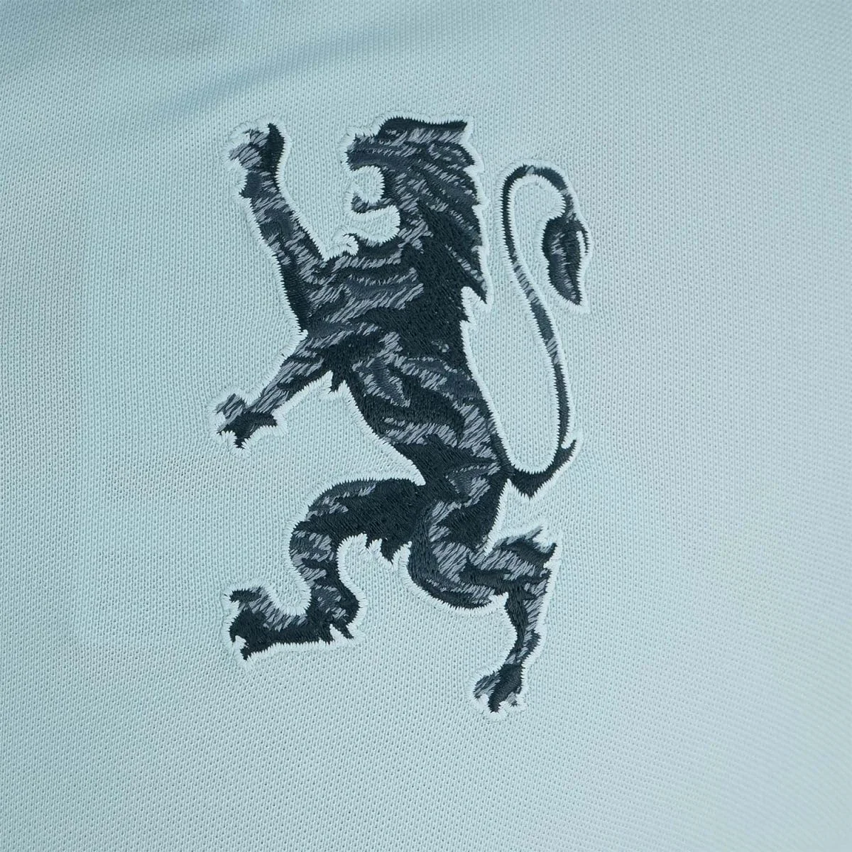 پولوشرت مردانه طرح سه بعدی شیر: فیت اسلیم، گلدوزی برجسته، پارچه پیکه مرغوب