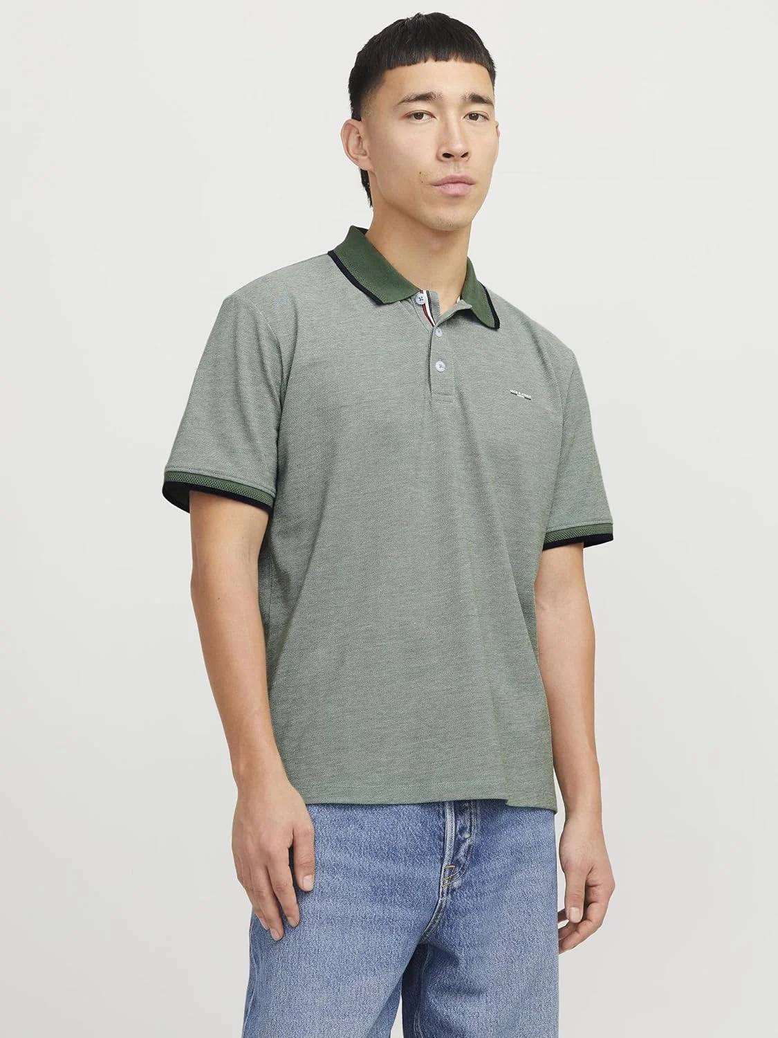 پولوشرت آستین کوتاه مردانه جک اند جونز مدل Jprblualves Ss Polo Noos (تک عددی) پولوشرت آستین کوتاه مردانه جک اند جونز مدل Jprblualves Ss Polo Noos (تک عددی)