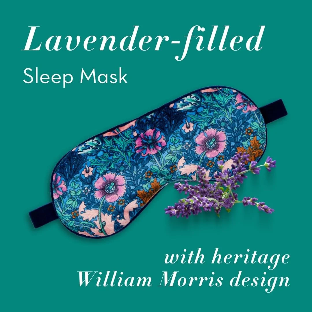 آیین خواب شبانه ویلیام موریس ات هوم | ماسک چشم مخملی پر شده از اسطوخودوس، اسپری بالش 50 میلی لیتری و روغن نقطه نبض 10 میلی لیتری