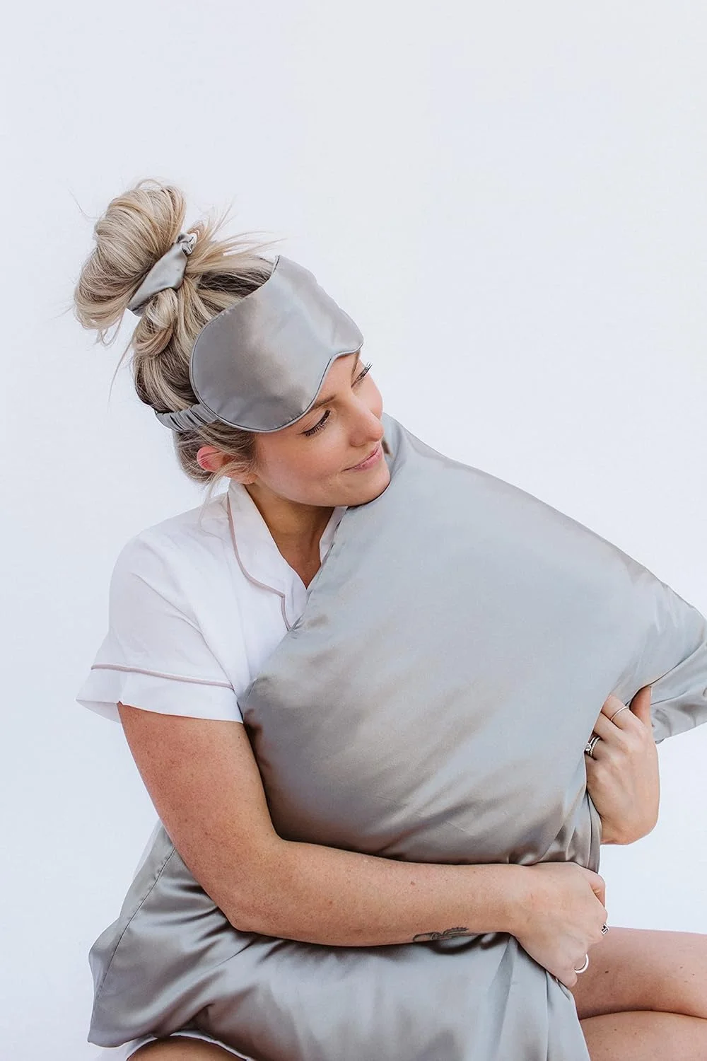 مجموعه خواب بافته شده - نرم تر از ابریشم وگان - ساتن 100% سازگار با محیط زیست، روبالشتی 50x66 با زیپ مخفی، چشم بند ابریشمی نرم برای چین و چروک، کش مو برای وز شدن - کمک به مو، پوست، آکنه (زغالی)