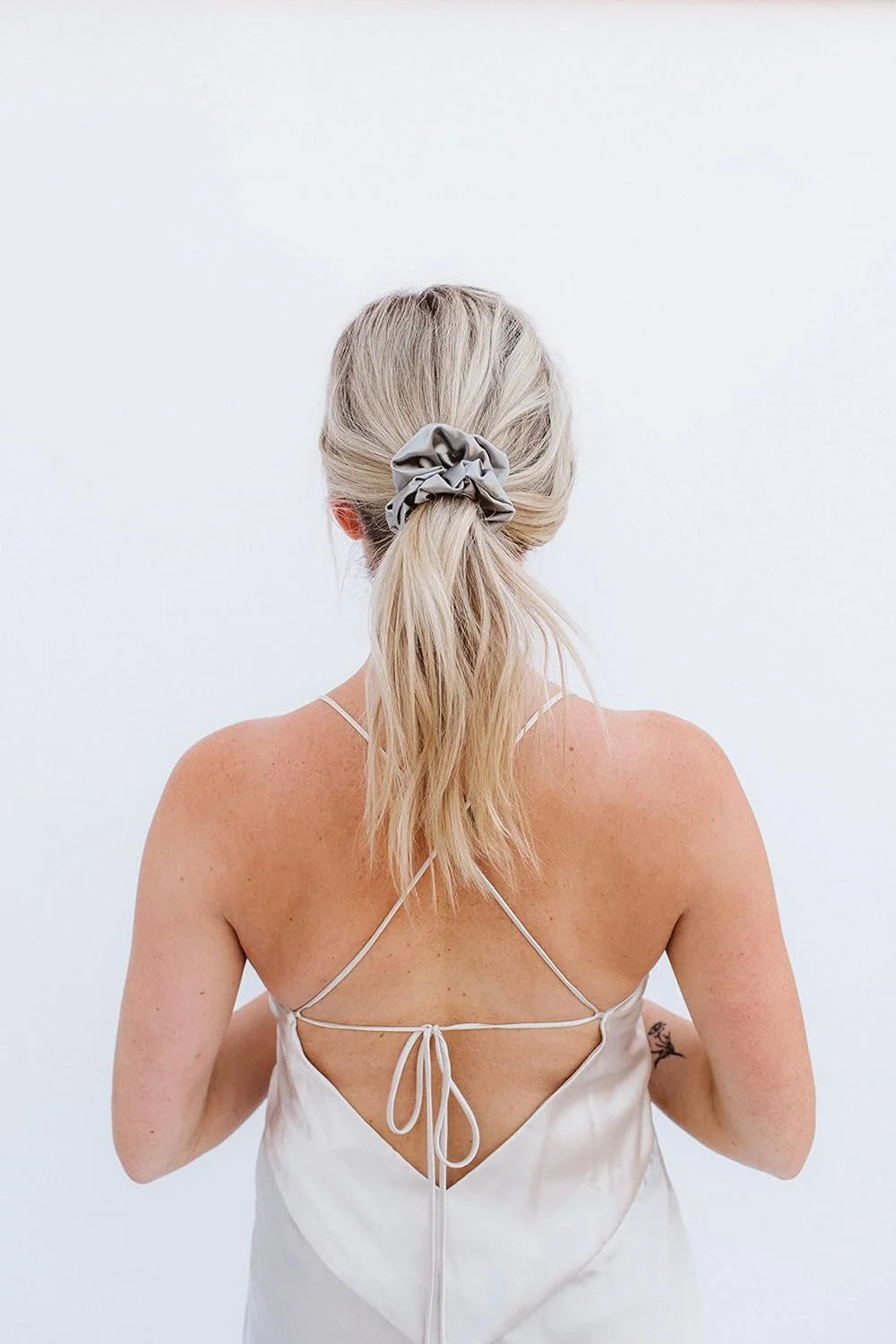 مجموعه خواب بافته شده - نرم تر از ابریشم وگان - ساتن 100% سازگار با محیط زیست، روبالشتی 50x66 با زیپ مخفی، چشم بند ابریشمی نرم برای چین و چروک، کش مو برای وز شدن - کمک به مو، پوست، آکنه (زغالی)