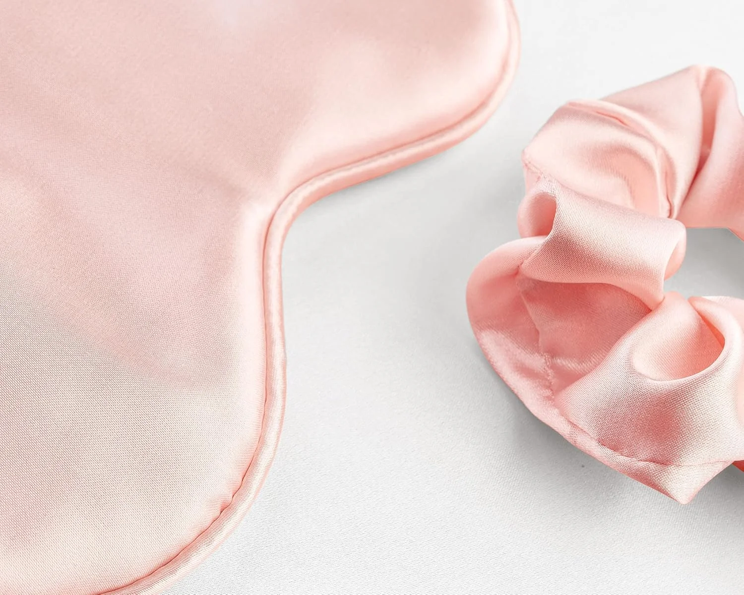 ست خواب ساتن براش ورکس لوکس - روبالشتی ساتن صورتی، چشم بند و اسکرانچی - ست 3 تکه