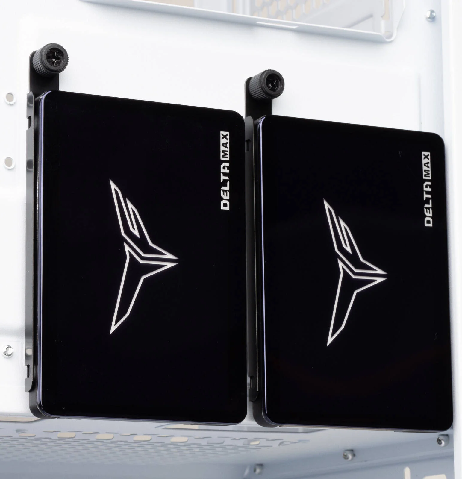 کیس کامپیوتر مید تاور ATX سیلوراستون FARA 515XR، دارای 4 فن 120 میلی‌متری رنگین‌کمانی از پیش نصب‌شده، پشتیبانی از رادیاتور تا 360 میلی‌متر، 7 اسلات توسعه، جنس بدنه فولاد/پلاستیک/شیشه حرارت‌دیده، سفید | SST-FA515XR-WG