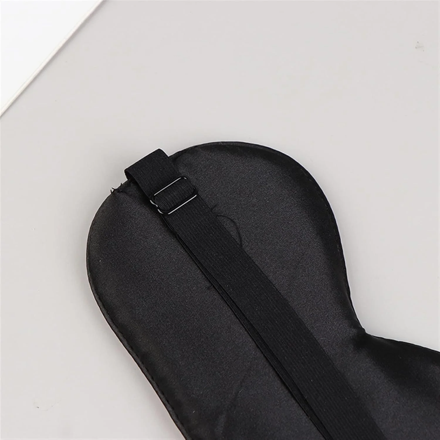 ماسک چشم پارچه ای نرم و لطیف با دکمه تنظیم