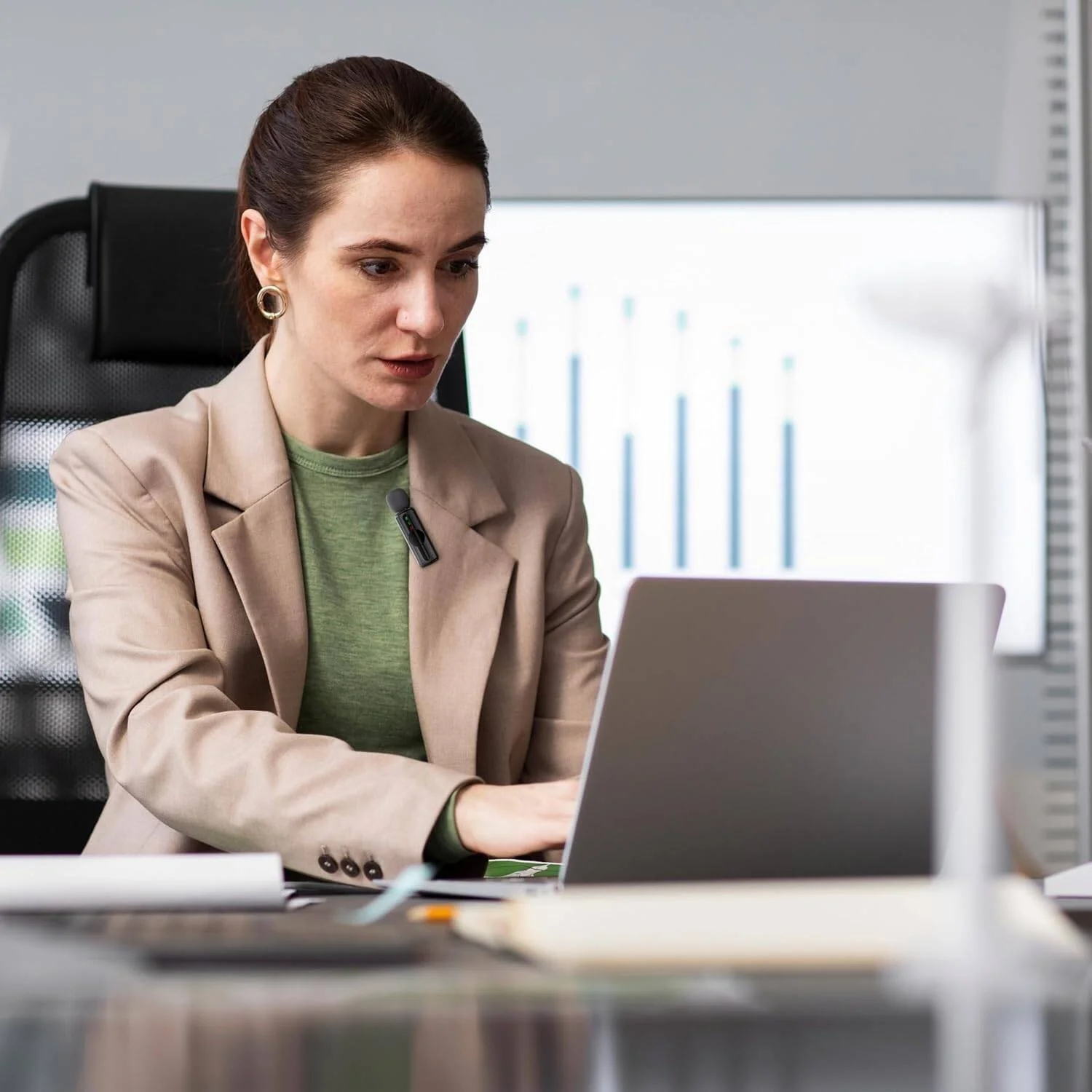 میکروفون 3 در 1 گرین لاین GM-79X، نمایشگر LED، 5 ساعت زمان کارکرد، حالت Reverb، اتصال آسان، کیفیت صدای HD، تاخیر بسیار کم، مانیتورینگ بی‌درنگ، اتصال USB-C/AUX/Lightning - مشکی