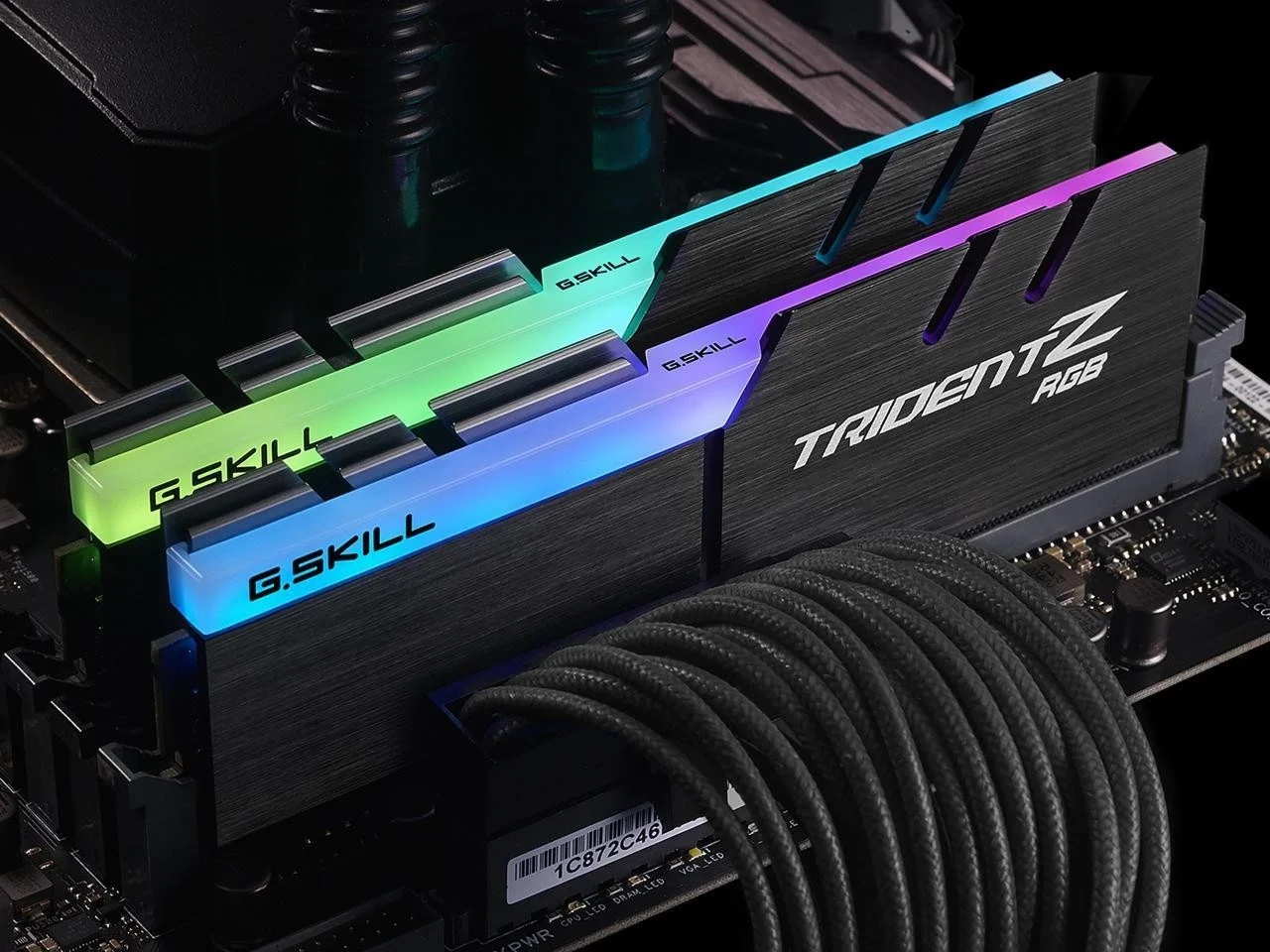 جی.اسکیل TridentZ RGB Series 16GB (2 x 8GB) 288-Pin DDR4 SDRAM DDR4 3600 (PC4 28800) حافظه دسکتاپ مدل | F4-3600C18D-16GTZR