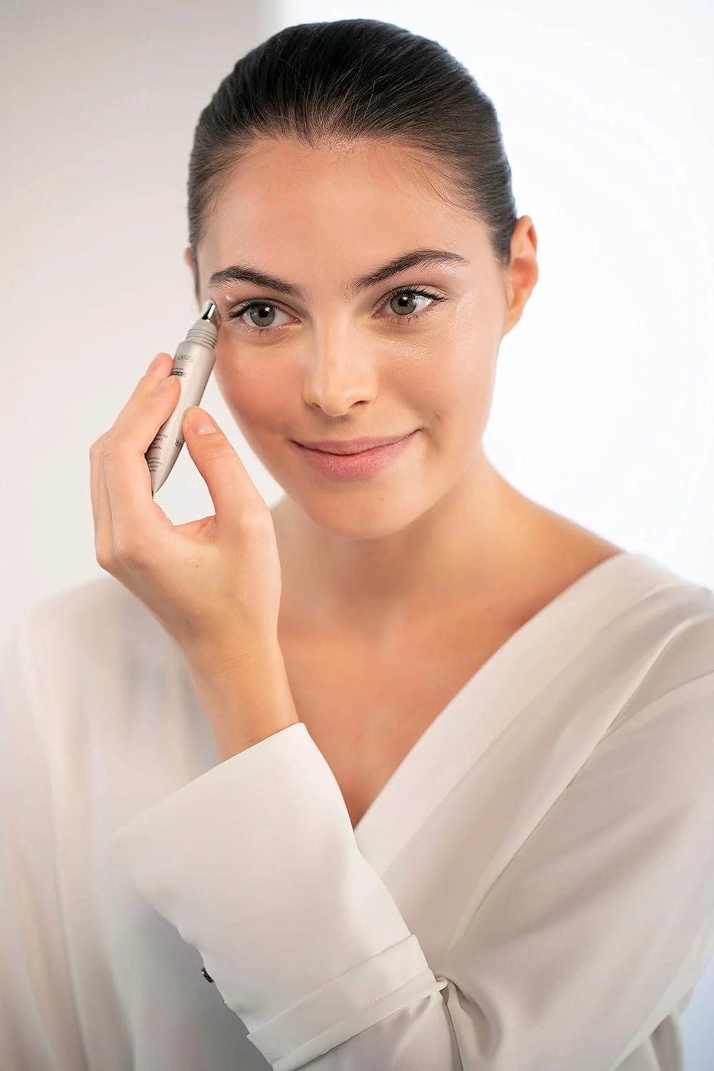 ژل مراقبتی صاف کننده دور چشم Institut Esthederm Lift And Repair حجم 15 میلی لیتر ژل مراقبتی صاف کننده دور چشم Institut Esthederm Lift And Repair حجم 15 میلی لیتر