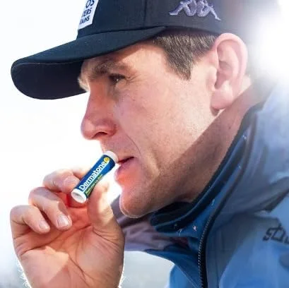 بالم لب اصلی درماتون | دارویی و مرطوب کننده | حاوی کره کاکائو، آلوئه ورا، ویتامین ای | تسکین دهنده و ترمیم کننده لب های ترک خورده | SPF30 | بسته 2 عددی، استیک های 4.2 گرمی