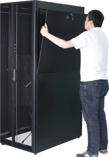 رک کابینت 42 یونیت ایزی APC، ابعاد 600mm/1000mm، درب های پانچ شده، به همراه سقف / پنل جانبی / چرخ ها، پایه ها و 4 براکت، بدون کف، مشکی | ER6202