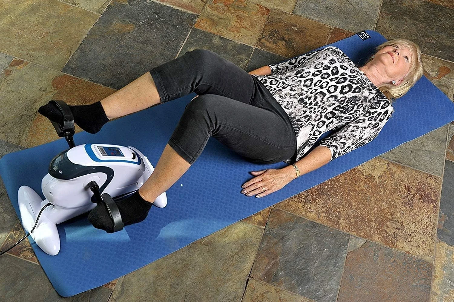 دستگاه مینی پدال برقی ورزشی X MAXSTRENGTH، دستگاه قابل حمل ورزشی، دستگاه پدال زدن برای تمرین زانو و پا، تجهیزات توانبخشی ورزشی قابل تنظیم برای سالمندان در خانه، محل کار یا باشگاه