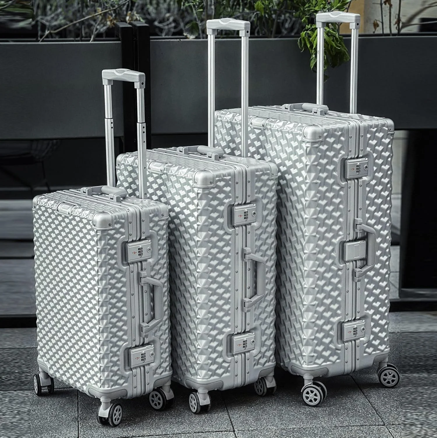 چمدان آلومینیومی سایز 24 اینچ (20-25 کیلوگرم) مناسب برای سفرهای طولانی، چمدان ترولی نشکن و شیک، چمدان هارد شل پلی کربنات با چرخ های دوبل 360 درجه (سبز، سایز 24 اینچ) چمدان آلومینیومی سایز 24 اینچ (20-25 کیلوگرم) مناسب برای سفرهای طولانی، چمدان ترولی نشکن و شیک، چمدان هارد شل پلی کربنات با چرخ های دوبل 360 درجه (سبز، سایز 24 اینچ)