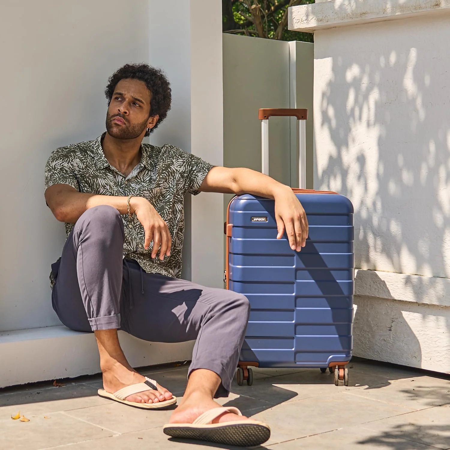 چمدان کابین سایز 20 اینچ بدنه سخت (سرویس ویژه 3 ساله) کوچک فوق العاده سبک وزن 100٪ پلی کربنات بادوام چمدان مسافرتی با قفل مورد تایید TSA و چرخ های اسپینر، آبی کلاسیک چمدان کابین سایز 20 اینچ بدنه سخت (سرویس ویژه 3 ساله) کوچک فوق العاده سبک وزن 100٪ پلی کربنات بادوام چمدان مسافرتی با قفل مورد تایید TSA و چرخ های اسپینر، آبی کلاسیک