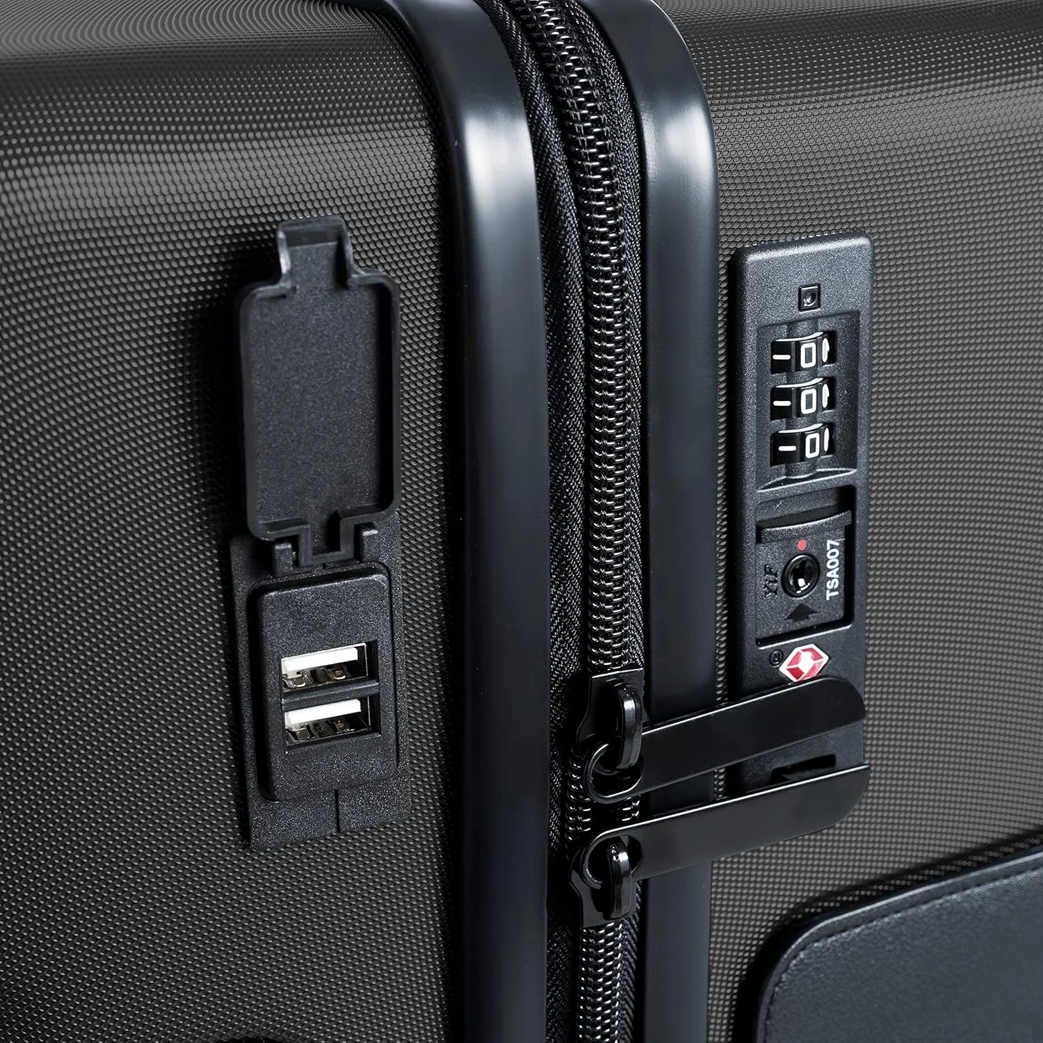 چمدان کابین سایز چرخ دار TACH V3 | سایز 20 اینچ با قفل TSA | دارای 2 پورت شارژ USB | جای قمقمه | سیستم اتصال داخلی ثبت اختراع شده | اتصال آسان 6 چمدان | مشکی