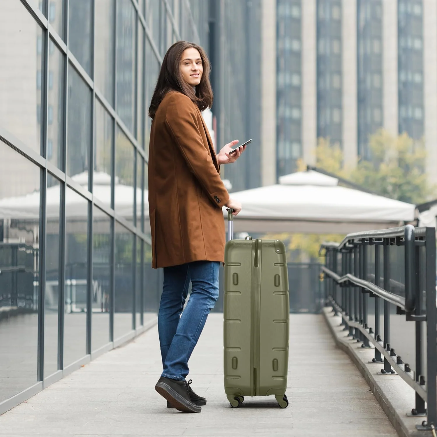 چمدان سایز بزرگ سبک وزن Senator مدل A1012 - چمدان بادوام با بدنه سخت 28 اینچی مناسب مسافرت | چمدان بزرگ ABS با چرخ های اسپینر 4 تایی (چمدان سایز بزرگ 28 اینچی، زیتونی)