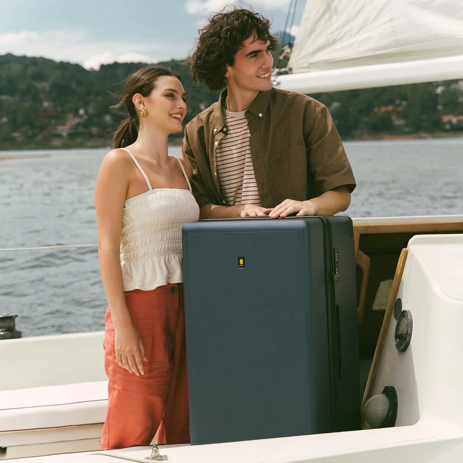 چمدان کابین LEVEL8، ساخته شده از پلی کربنات 100%، چمدان چرخدار سبک وزن با طراحی بافت ریز الماسی، چمدان سفری با 4 چرخ گردان، بدنه سخت TSA (76 سانتی متر، 105 لیتر، آبی)