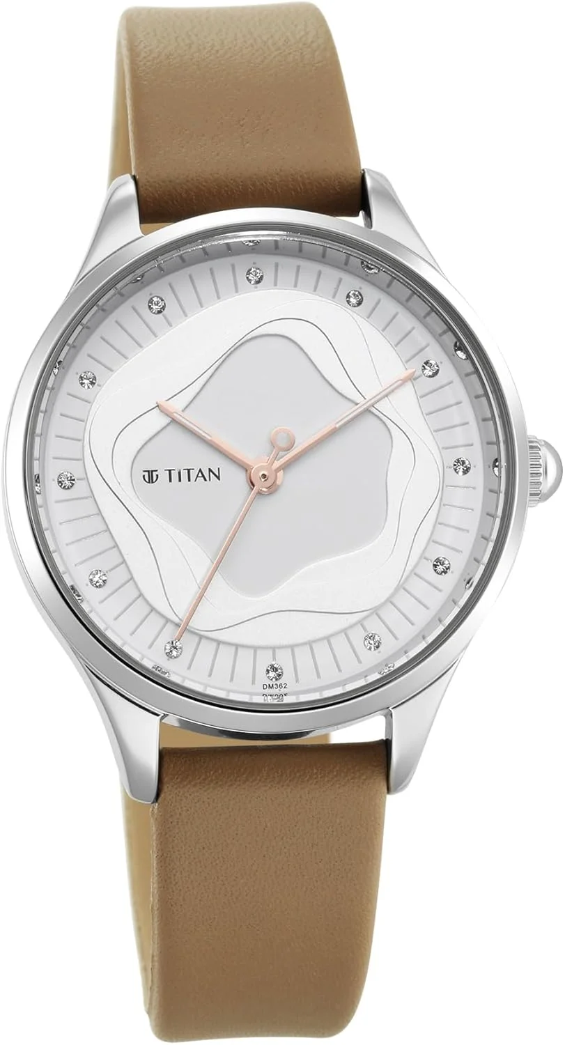 ساعت مچی زنانه تایتان با صفحه سفید و بند چرمی