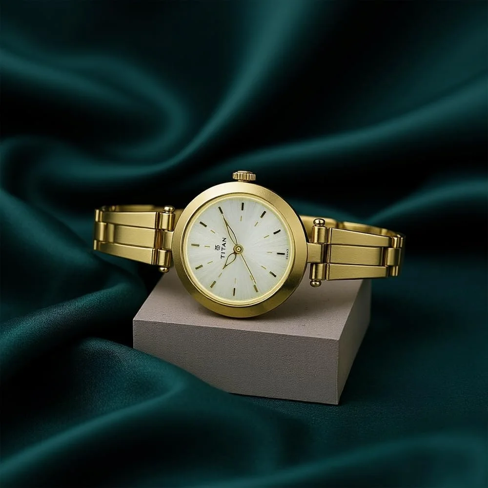 ساعت مچی زنانه تایتان مدل آنالوگ با صفحه بژ - NL2574YM01/NR2574YM01
