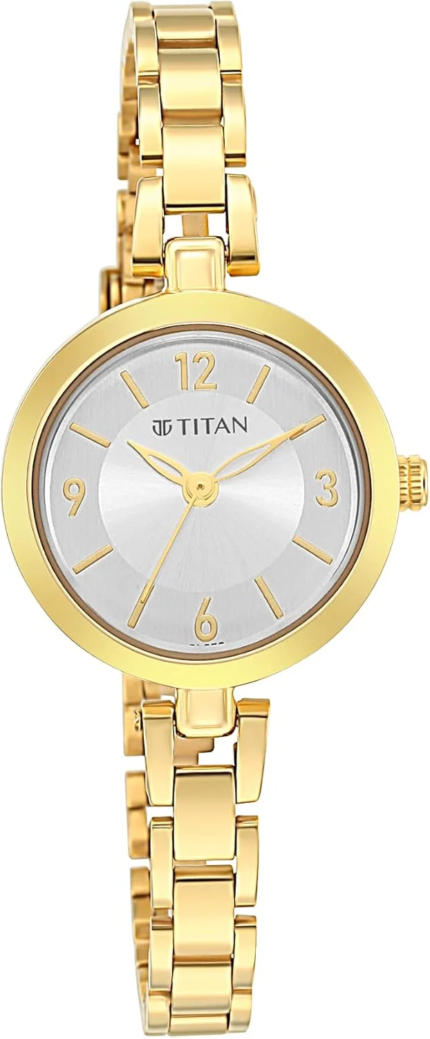 ساعت مچی آنالوگ زنانه تایتان کاریسما با صفحه گرد نقره ای و بند فلزی طلایی - 2598YM04