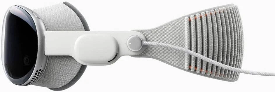 هدست واقعیت مجازی Apple Vision Pro با تراشه M2، 23 میلیون پیکسل با نمایشگر سه بعدی Micro-OLED، دوربین اصلی سه بعدی استریوسکوپی، پردازنده مرکزی 8 هسته ای / پردازنده گرافیکی 10 هسته ای، 16 گیگابایت رم، 1 ترابایت حافظه، صدای فضایی، VisionOS، Light Seal