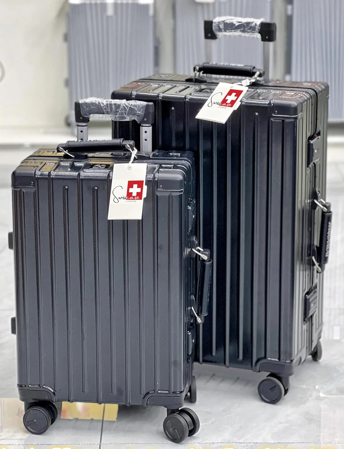 چمدان کابین سایز 20 اینچی ضدآب SWISSCASE با بدنه سخت، چرخ های دوبل اسپینر، قفل TSA، فریم آلومینیومی و وزن سبک مدل E039، مشکی