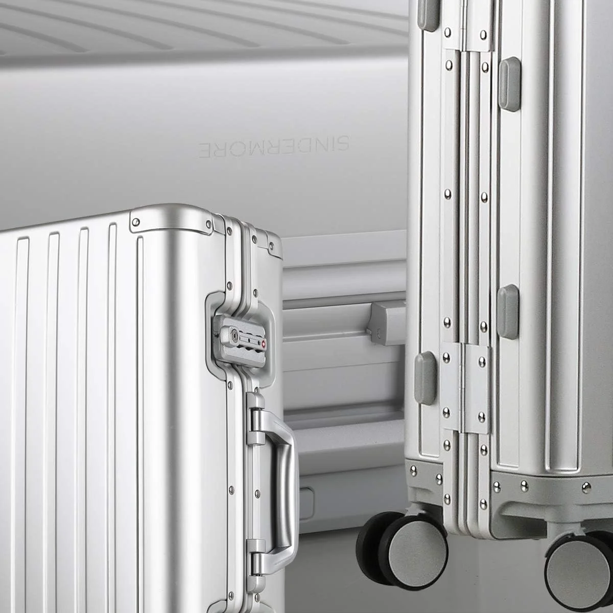 چمدان آلومینیومی سخت با قفل TSA، نقره ای، سایز کابین 20 اینچ