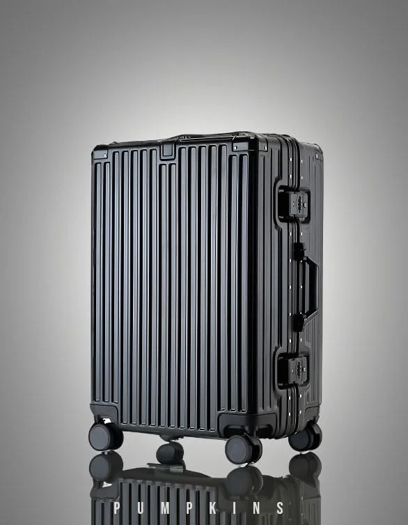 چمدان مسافرتی کابین سایز PUMPKINS با چرخ های اسپینر سایز 20 اینچ (مشکی)