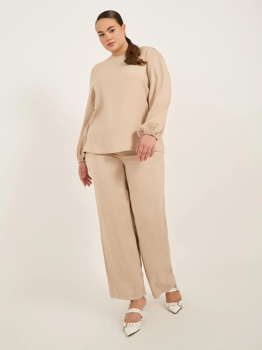 شلوار زنانه سایز بزرگ استایلی با بافت پهن شلوار زنانه سایز بزرگ استایلی با بافت پهن