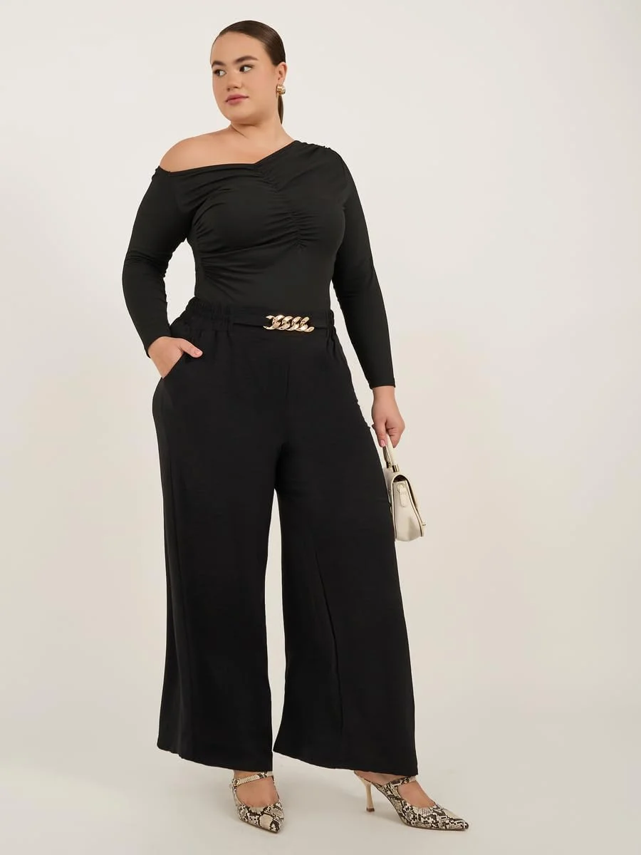 شلوار زنانه سایز بزرگ استایلی با بافت و پاچه گشاد به همراه سگک زنجیری