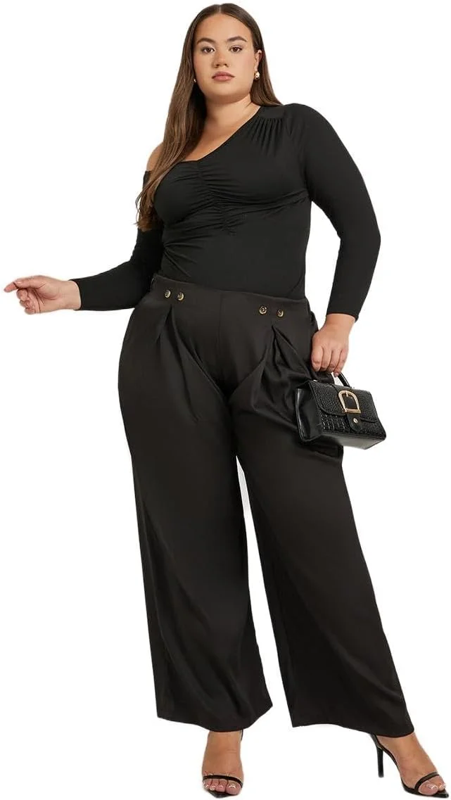 شلوار زنانه سایز بزرگ استایلی، پلیسه دار، پاچه گشاد با جزئیات دکمه شلوار زنانه سایز بزرگ استایلی، پلیسه دار، پاچه گشاد با جزئیات دکمه