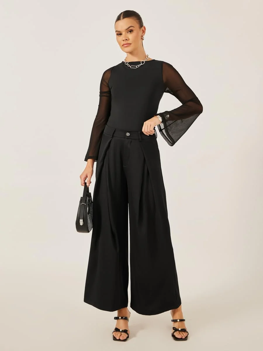 استایلی زنانه پلیسه دار