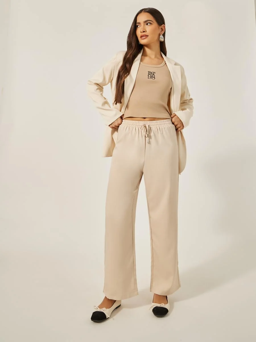 شلوار زنانه استایلی، فاق متوسط، پاچه گشاد و دارای بند