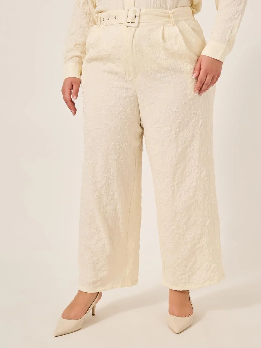 شلوار زنانه سایز بزرگ استایلی مدل پاچه گشاد با بند کمر شلوار زنانه سایز بزرگ استایلی مدل پاچه گشاد با بند کمر