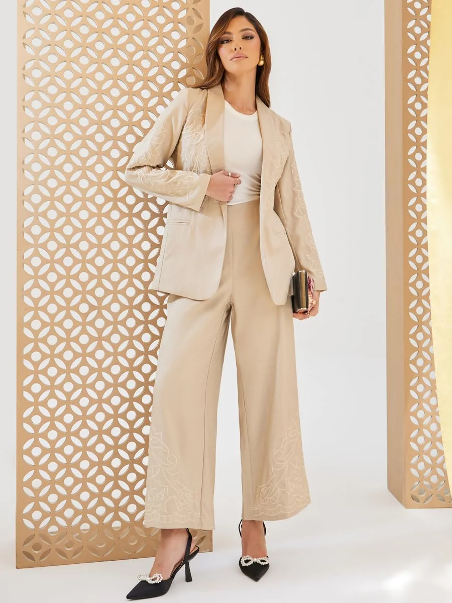 شلوار زنانه استایلی گشاد با گلدوزی شلوار زنانه استایلی گشاد با گلدوزی