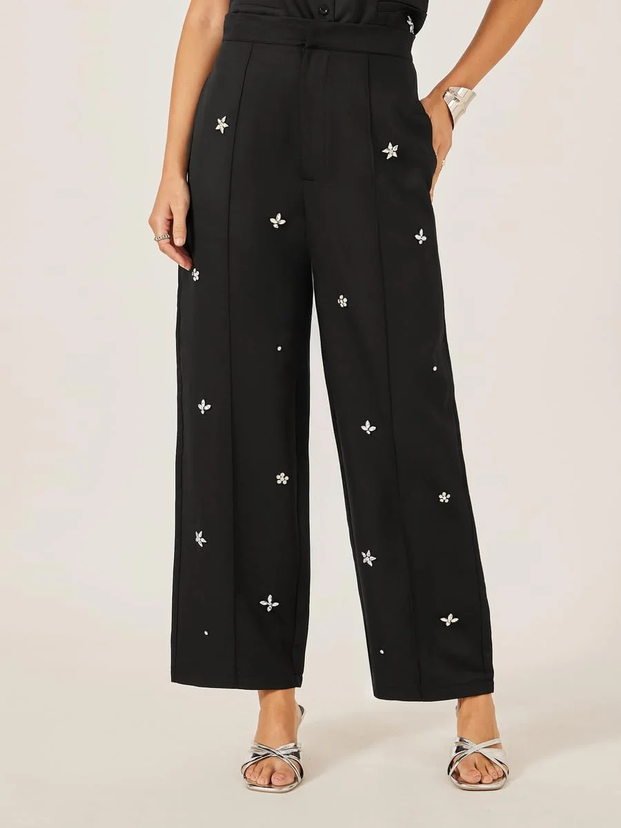 شلوار زنانه استایلی با گلدوزی و کمر متوسط شلوار زنانه استایلی با گلدوزی و کمر متوسط