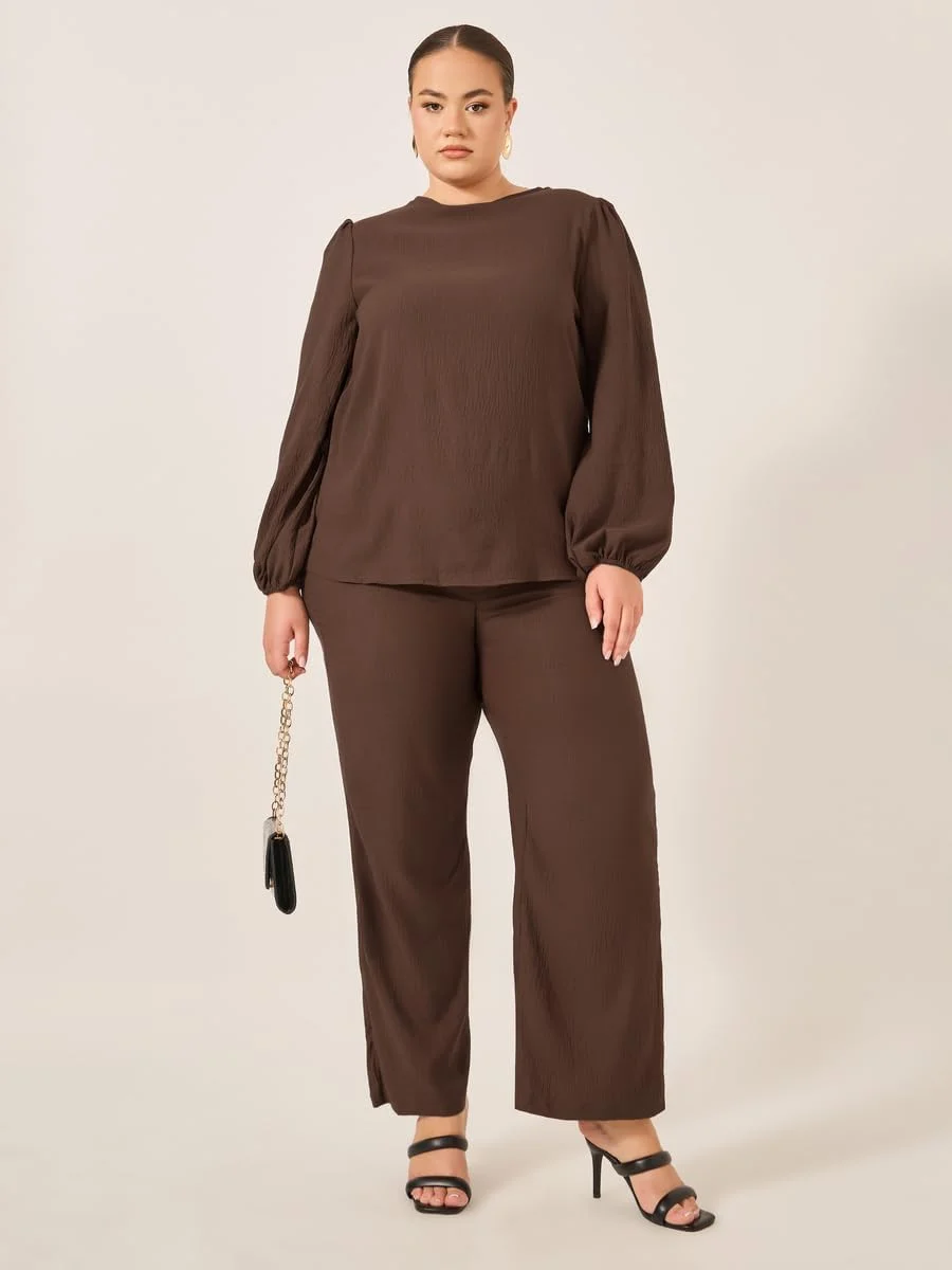 شلوار زنانه سایز بزرگ استایلی، فاق متوسط و پاچه گشاد شلوار زنانه سایز بزرگ استایلی، فاق متوسط و پاچه گشاد