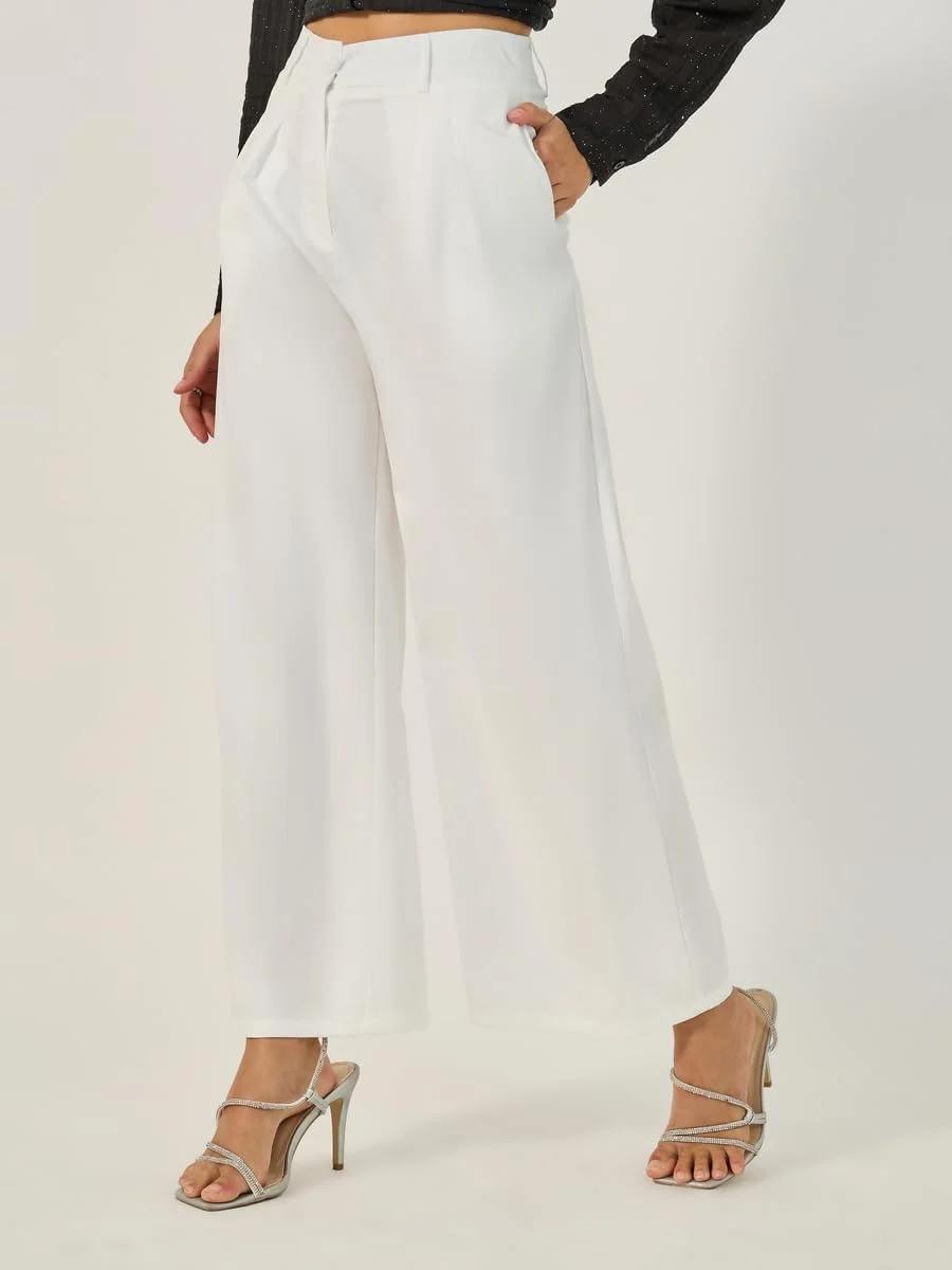 شلوار زنانه استایلی، فاق بلند، پاچه گشاد، دارای جزئیات حلقه کمربند شلوار زنانه استایلی، فاق بلند، پاچه گشاد، دارای جزئیات حلقه کمربند