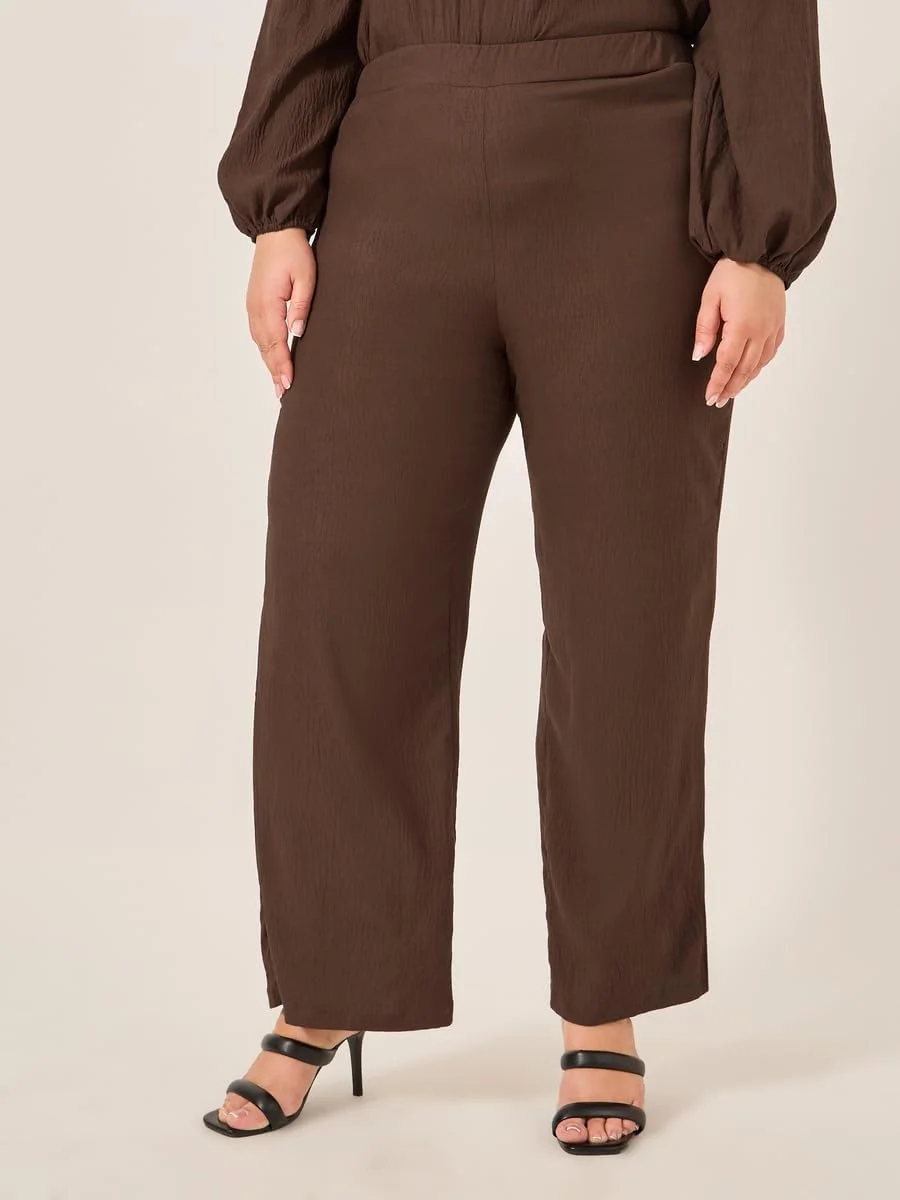 شلوار زنانه سایز بزرگ استایلی، فاق متوسط و پاچه گشاد شلوار زنانه سایز بزرگ استایلی، فاق متوسط و پاچه گشاد