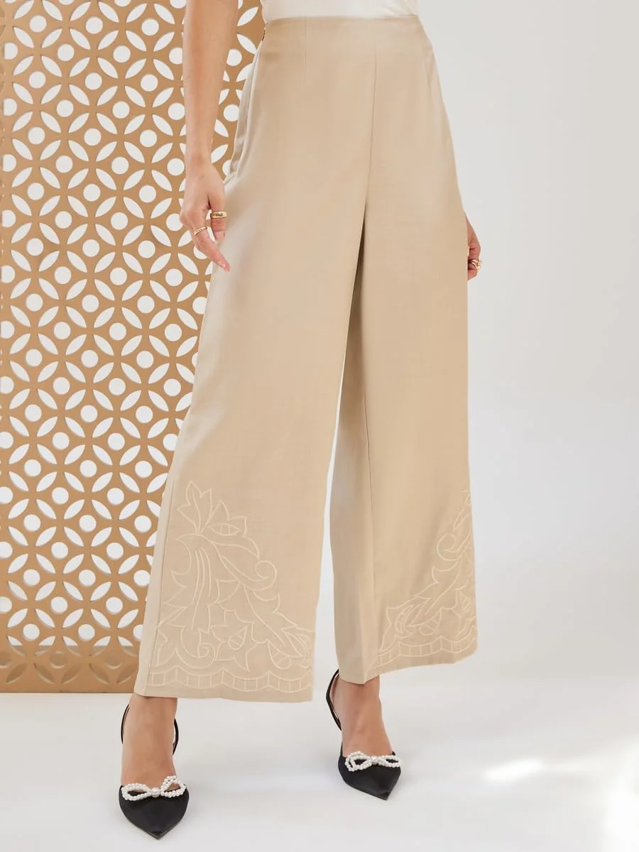 شلوار زنانه استایلی گشاد با گلدوزی شلوار زنانه استایلی گشاد با گلدوزی