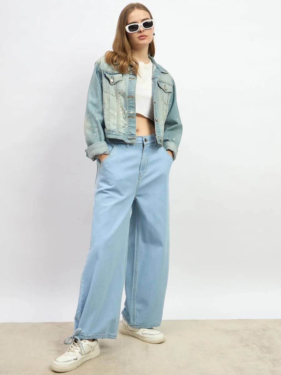 شلوار جین زنانه استایلی، فاق متوسط، دارای بند کشی در لبه و پاچه گشاد