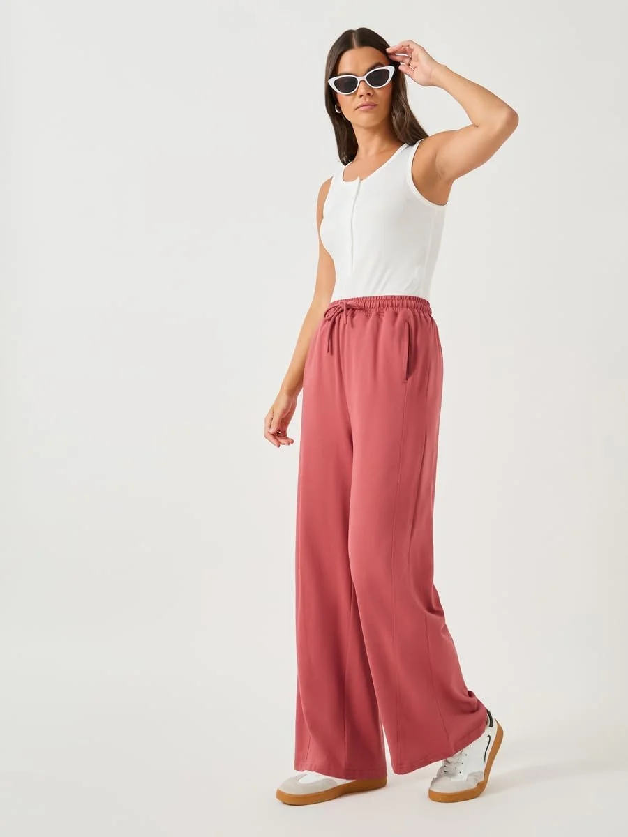 شلوار جاگر زنانه استایلی، پنل دار مورب، پاچه گشاد شلوار جاگر زنانه استایلی، پنل دار مورب، پاچه گشاد